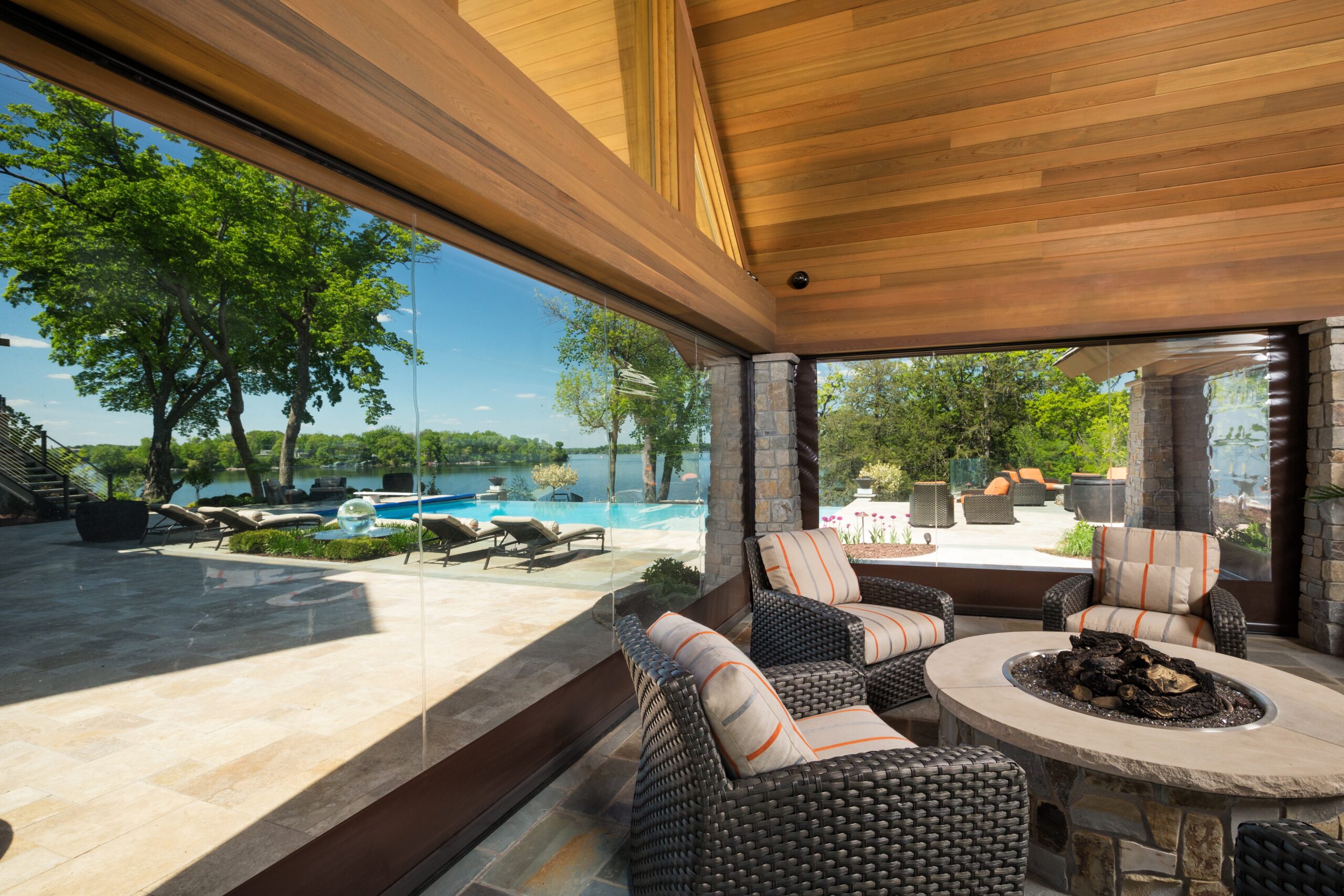 Pose de toiles extérieures en vinyle